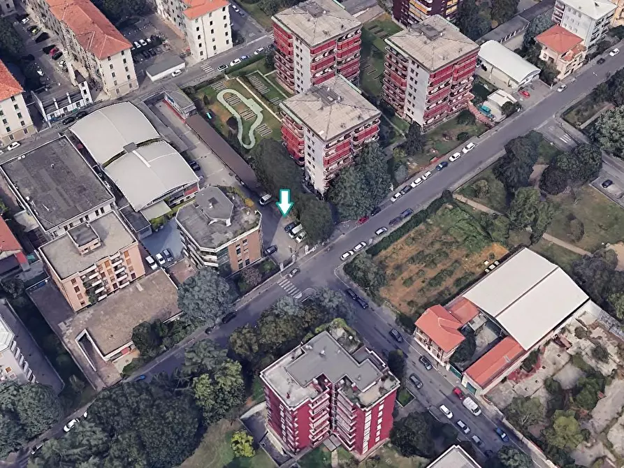 Immagine 1 di Garage in vendita  a Monza