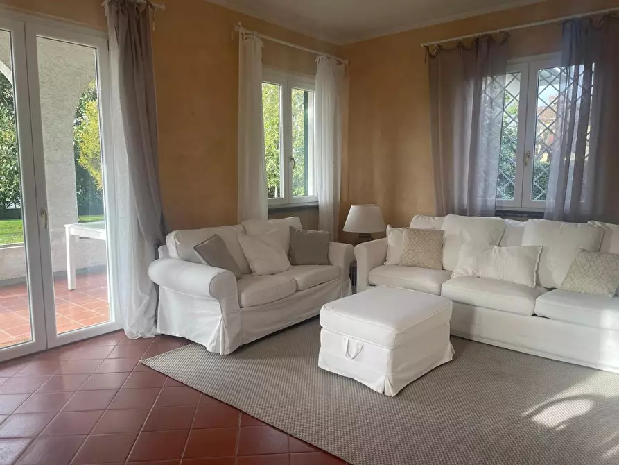 Immagine 12 di Villa in affitto  a Forte Dei Marmi