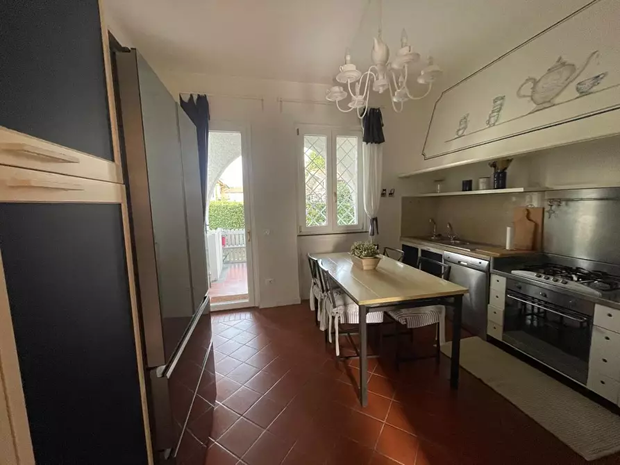 Immagine 13 di Villa in affitto  a Forte Dei Marmi