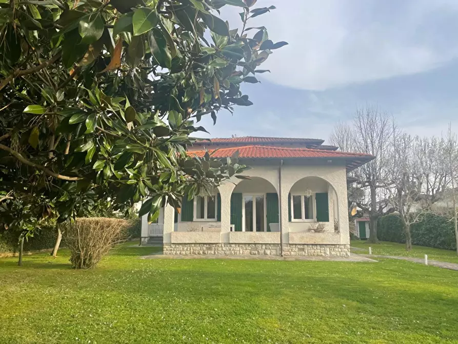 Immagine 3 di Villa in affitto  a Forte Dei Marmi