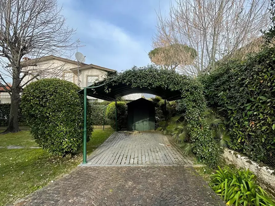 Immagine 6 di Villa in affitto  a Forte Dei Marmi