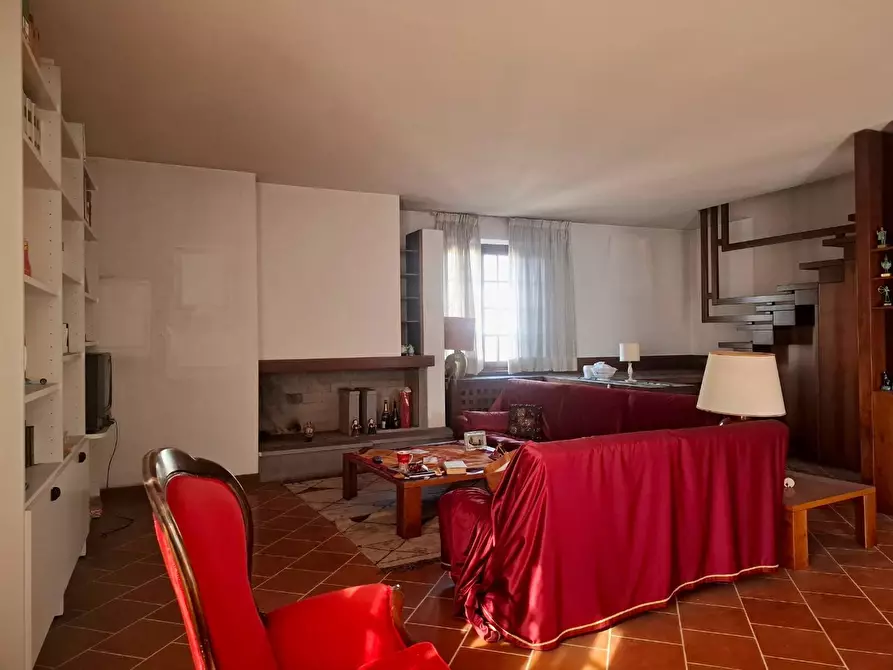 Immagine 2 di Villa in vendita  a Fucecchio