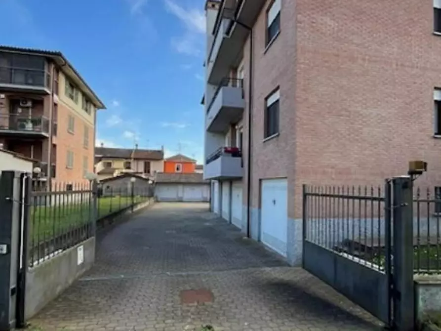 Immagine 1 di Garage in vendita  a Lacchiarella