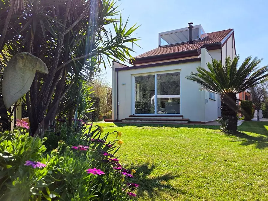 Immagine 4 di Casa bifamiliare in vendita  a San Giuliano Terme