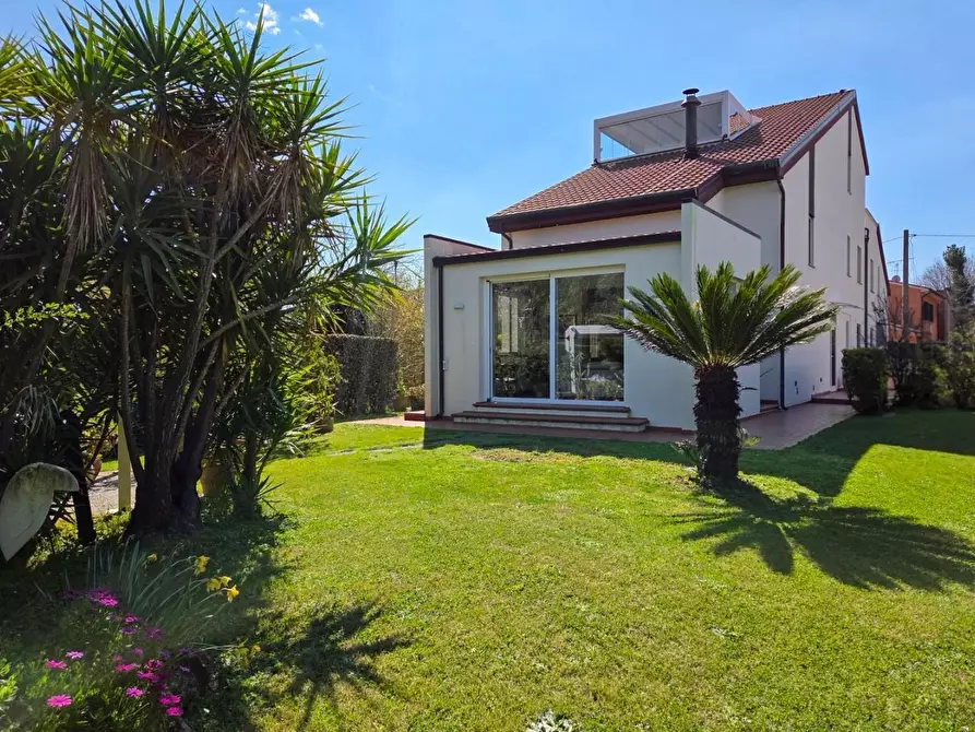 Immagine 1 di Casa bifamiliare in vendita  a San Giuliano Terme