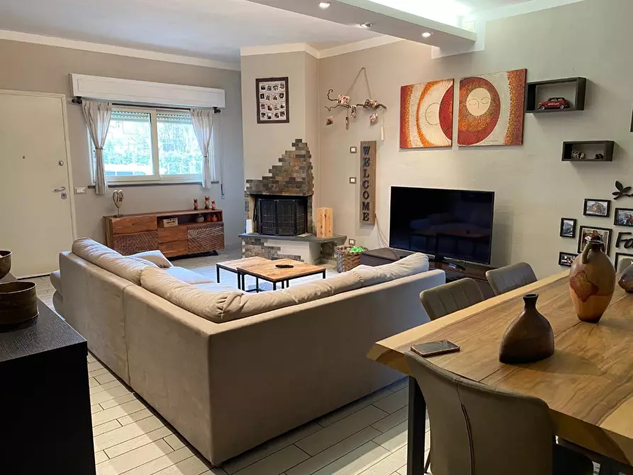 Immagine 6 di Appartamento in vendita  a Viareggio