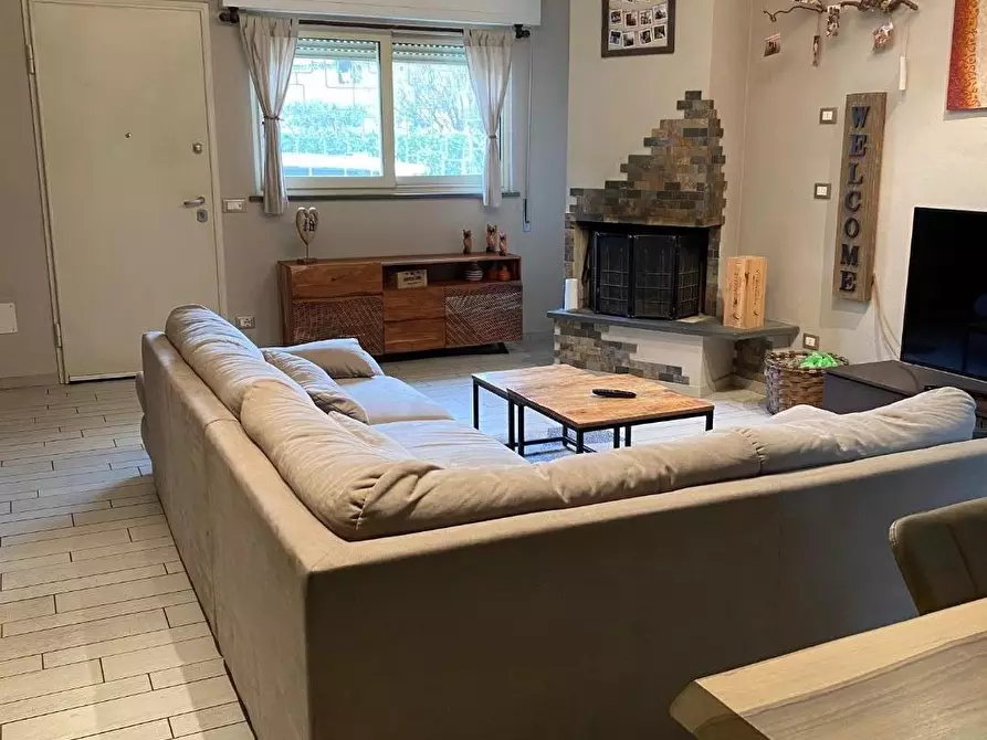 Immagine 11 di Appartamento in vendita  a Viareggio