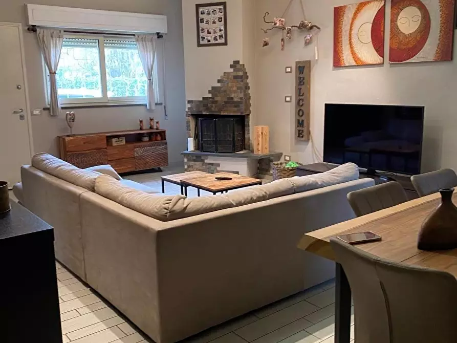 Immagine 1 di Appartamento in vendita  a Viareggio