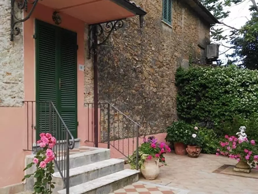 Immagine 7 di Rustico / casale in vendita  a Seravezza