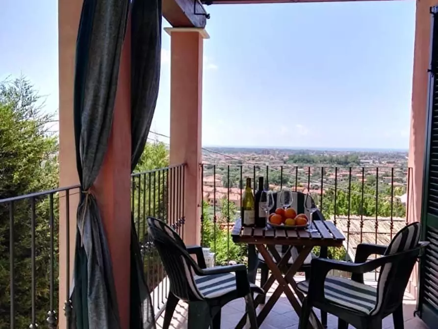 Immagine 3 di Rustico / casale in vendita  a Seravezza