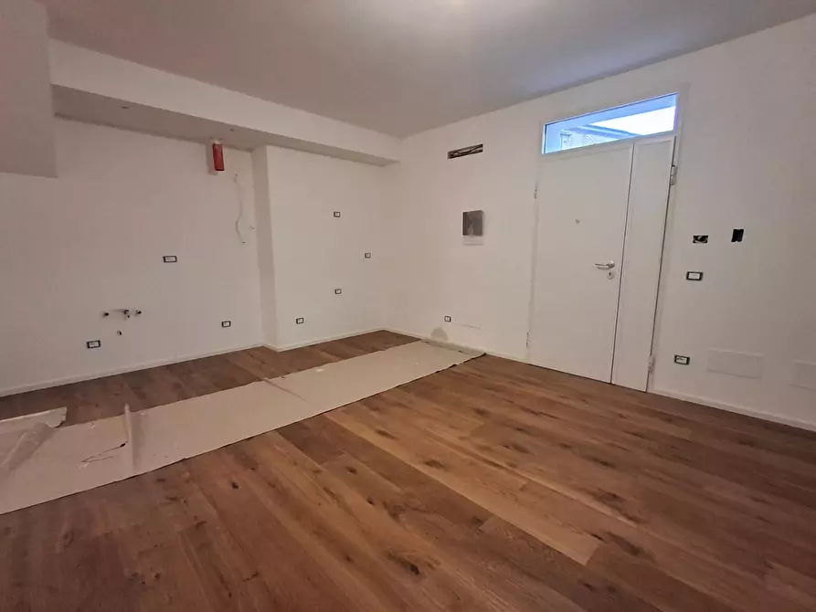 Immagine 1 di Appartamento in vendita  a Capraia E Limite