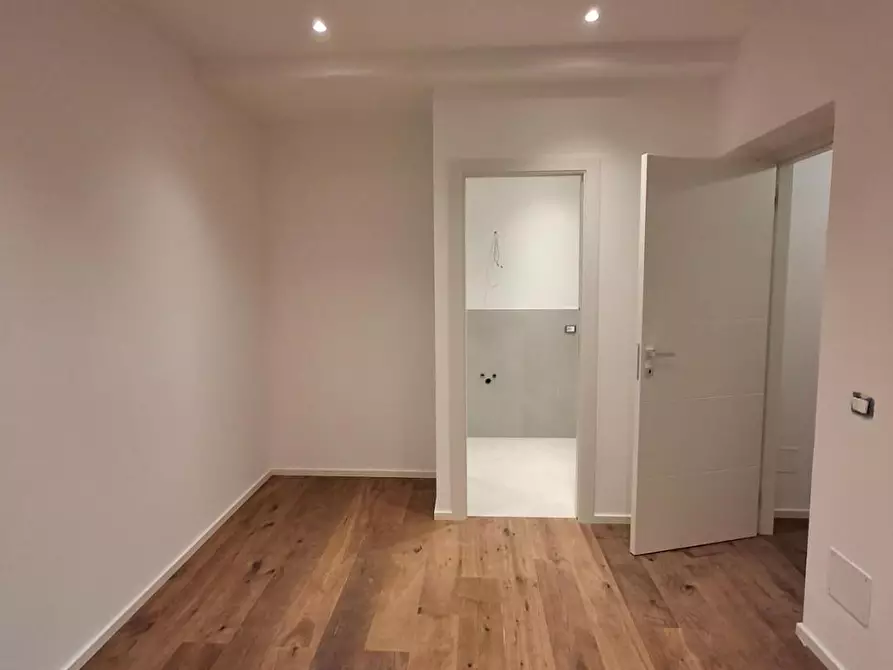 Immagine 9 di Appartamento in vendita  a Capraia E Limite