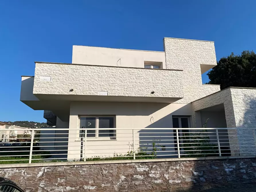 Immagine 13 di Casa bifamiliare in vendita  a Livorno