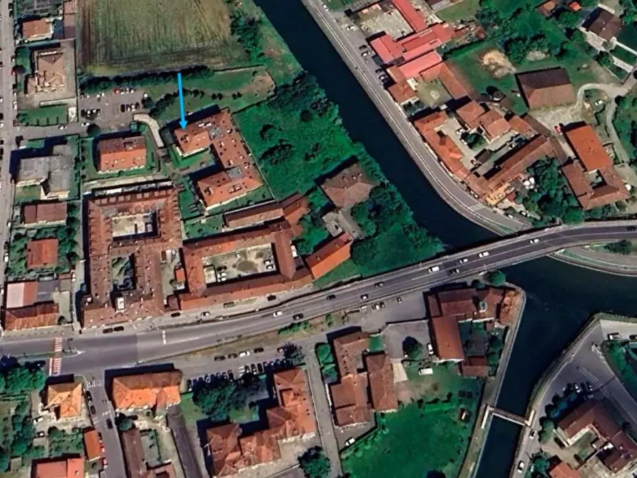 Immagine 10 di Garage in vendita  a Abbiategrasso