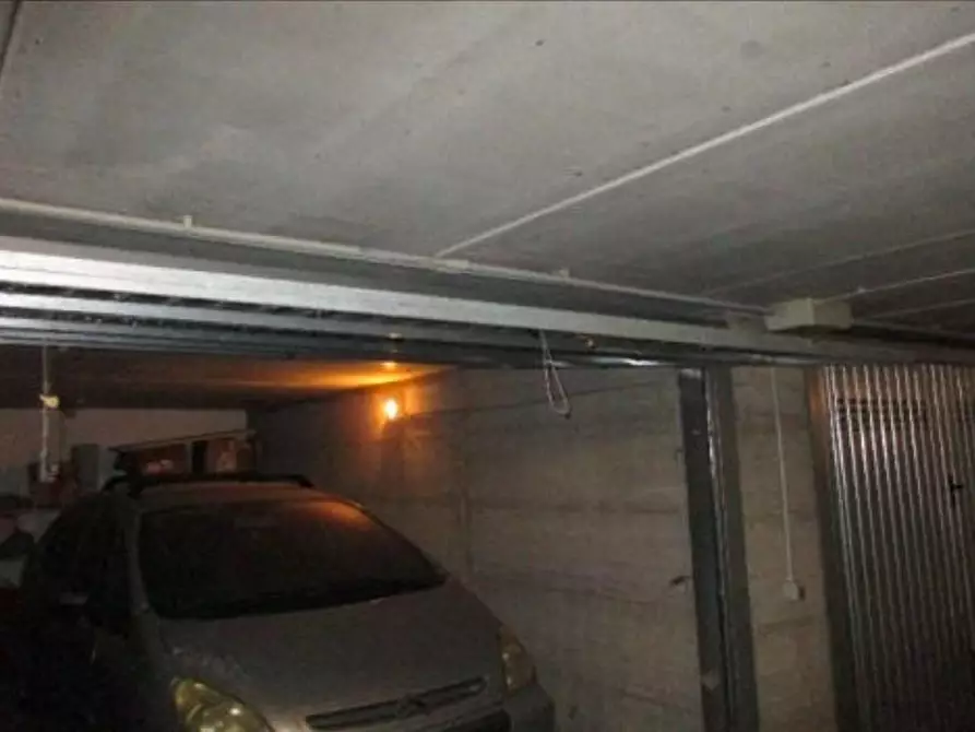 Immagine 6 di Garage in vendita  a Abbiategrasso