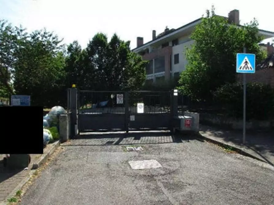 Immagine 9 di Garage in vendita  a Abbiategrasso