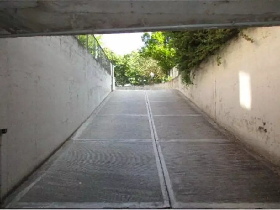 Immagine 7 di Garage in vendita  a Abbiategrasso