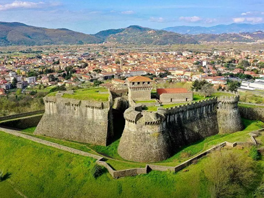 Immagine 29 di Appartamento in vendita  a Sarzana