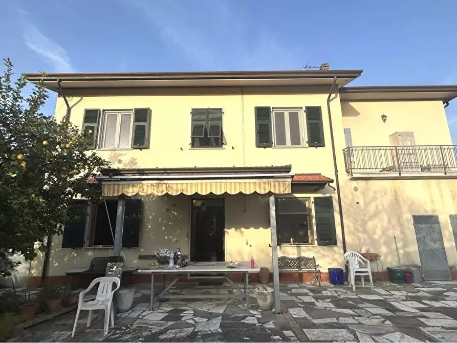 Immagine 1 di Appartamento in vendita  a Sarzana