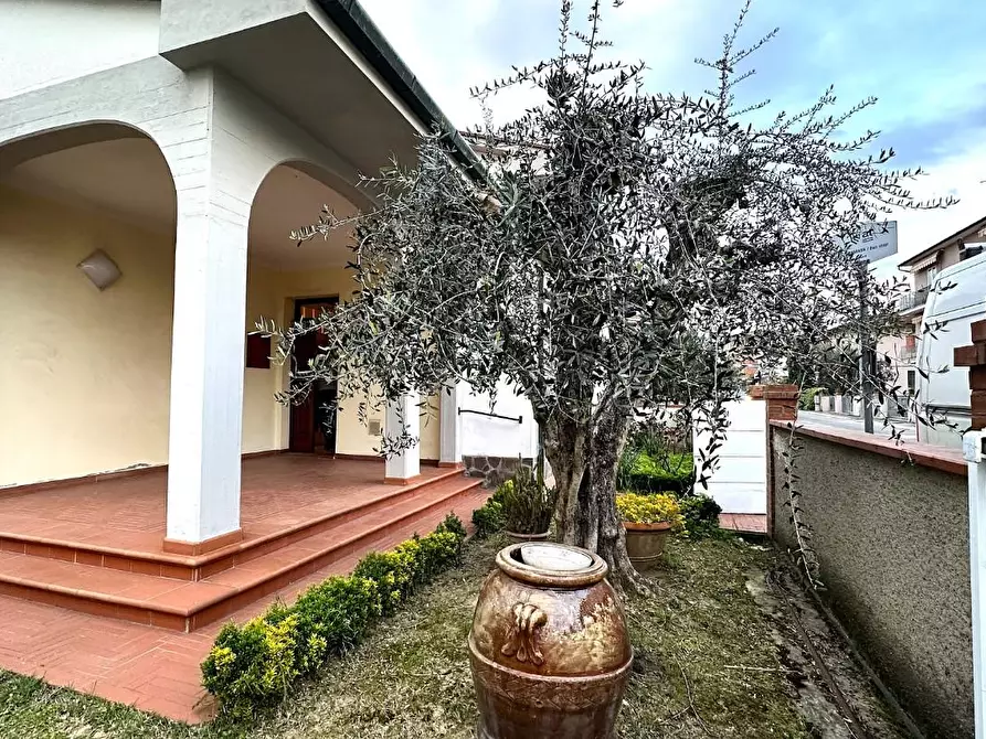 Immagine 2 di Villa in vendita  a Ponsacco