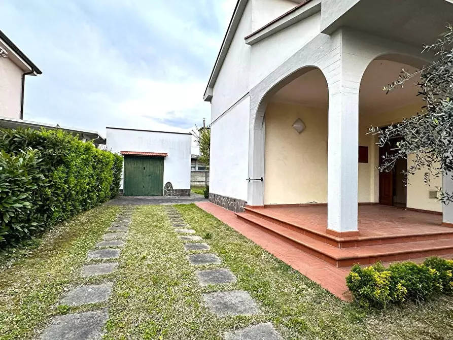 Immagine 3 di Villa in vendita  a Ponsacco