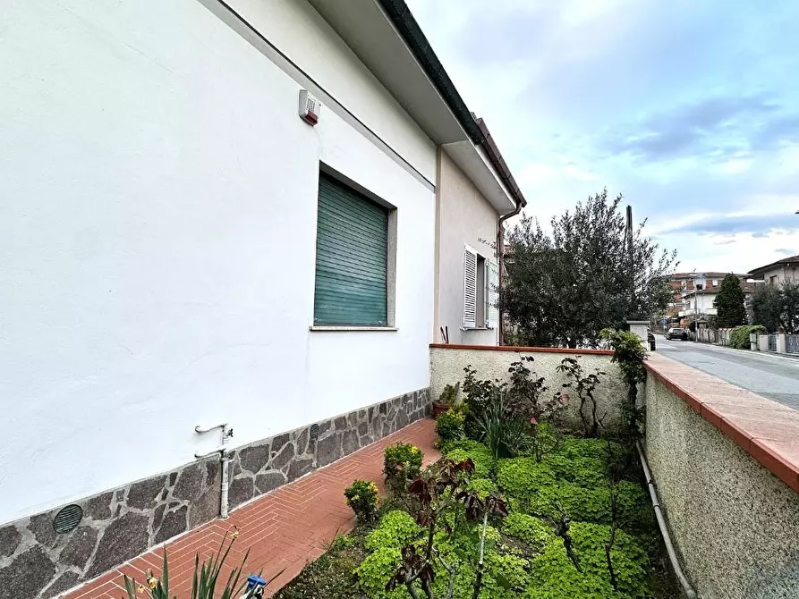 Immagine 15 di Villa in vendita  a Ponsacco