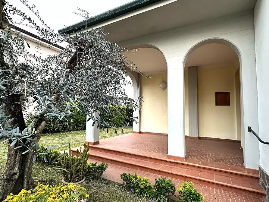 Immagine 1 di Villa in vendita  a Ponsacco