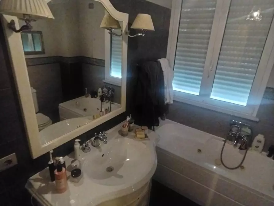 Immagine 16 di Appartamento in vendita  a Massa