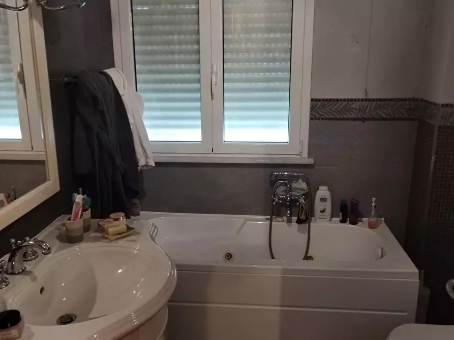 Immagine 15 di Appartamento in vendita  a Massa