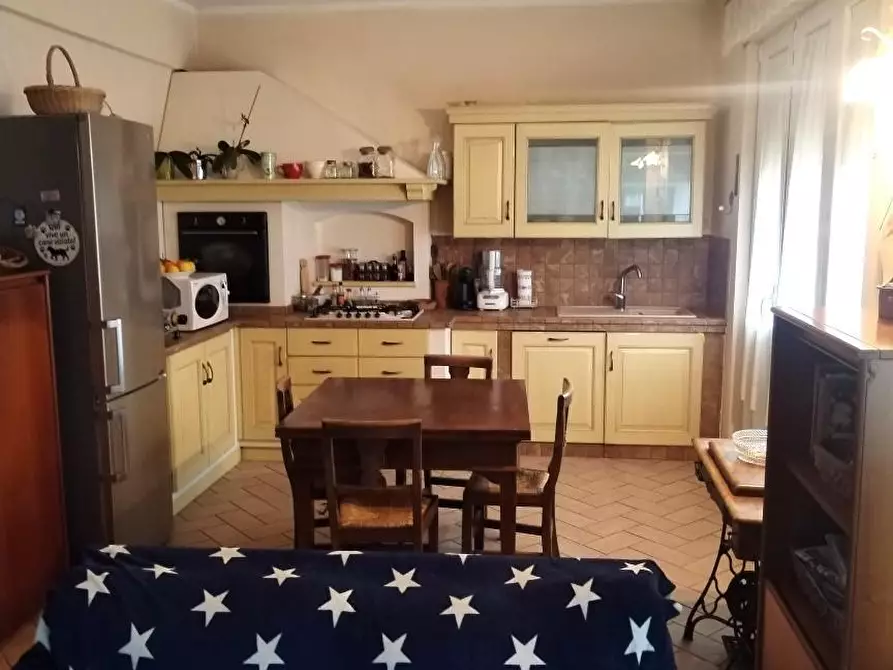 Immagine 2 di Appartamento in vendita  a Massa