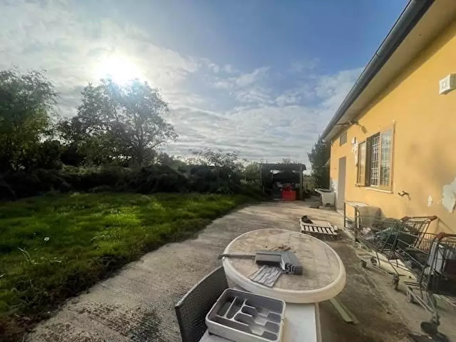 Immagine 1 di Villa in vendita  a Cascina