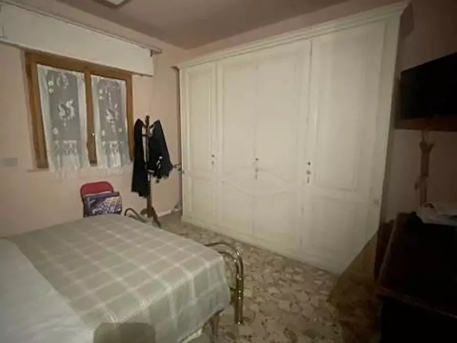 Immagine 2 di Villa in vendita  a Cascina