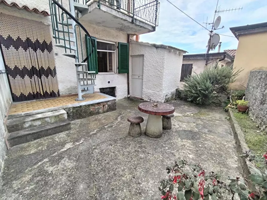 Immagine 4 di Terratetto in vendita  a Massa