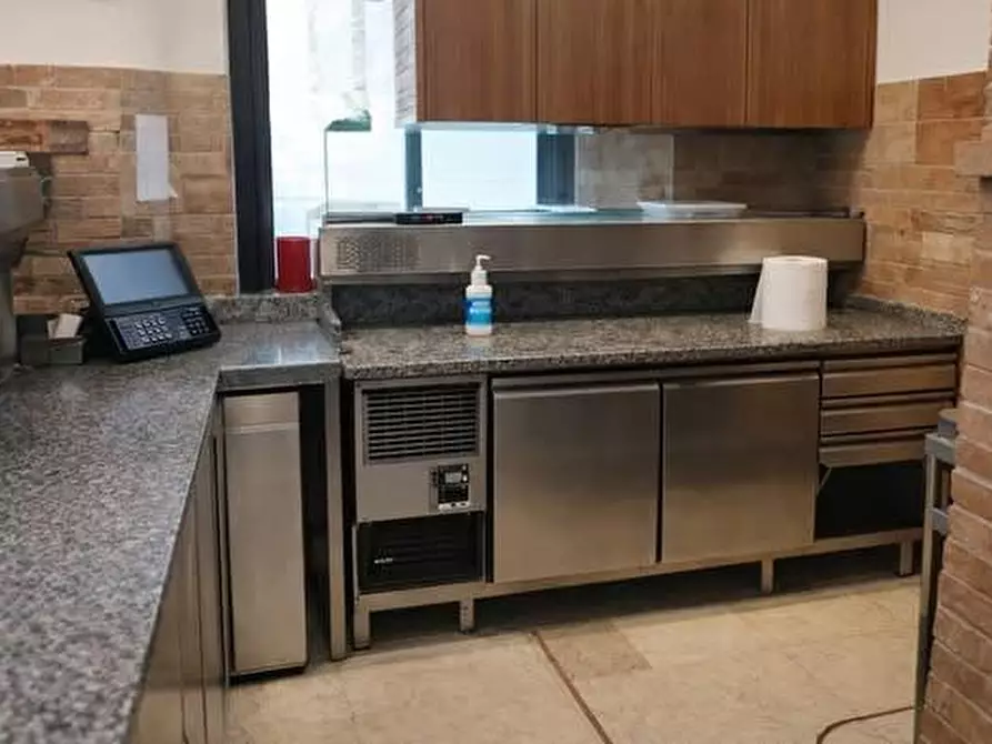 Immagine 4 di Bar / Ristorante in vendita  a Carrara