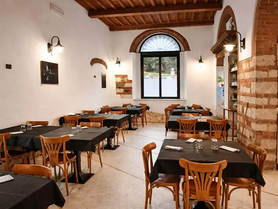 Immagine 1 di Bar / Ristorante in vendita  a Carrara