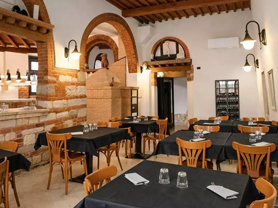 Immagine 10 di Bar / Ristorante in vendita  a Carrara