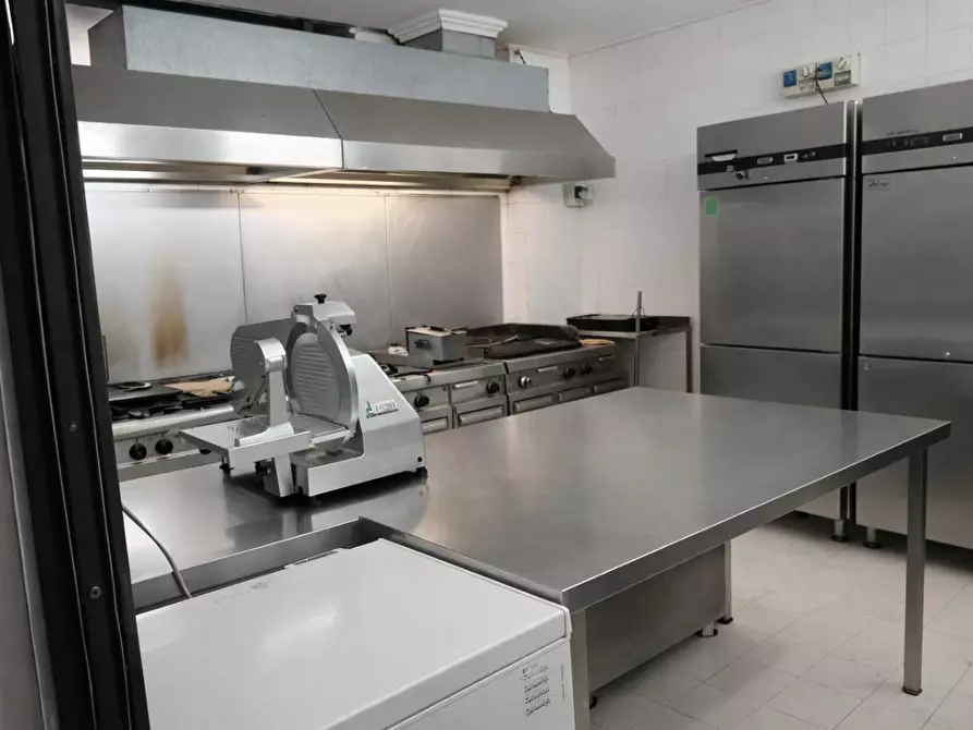 Immagine 5 di Bar / Ristorante in vendita  a Carrara