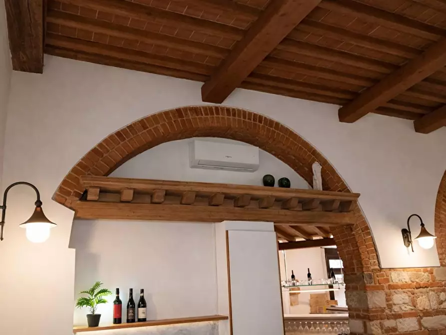 Immagine 8 di Bar / Ristorante in vendita  a Carrara