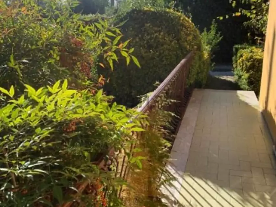 Immagine 2 di Casa indipendente in vendita  a Massa