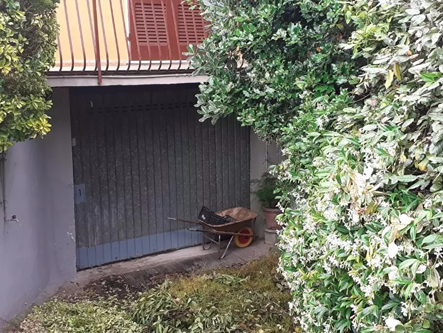 Immagine 19 di Casa indipendente in vendita  a Massa