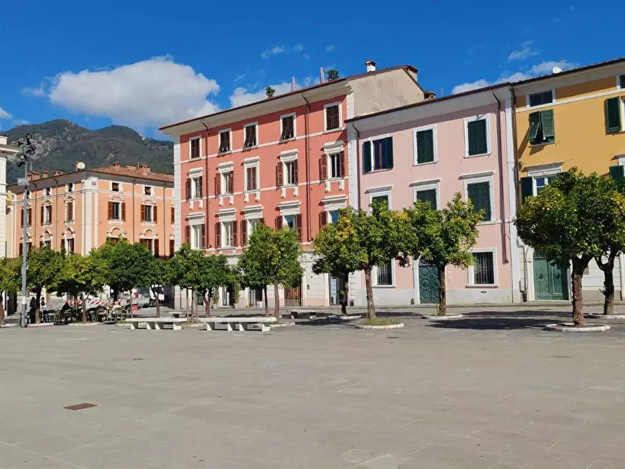 Immagine 1 di Appartamento in vendita  a Massa