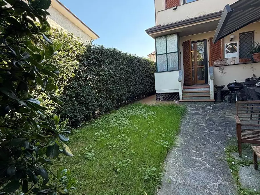 Immagine 8 di Casa bifamiliare in affitto  a Forte Dei Marmi