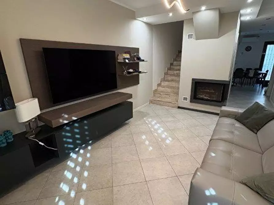 Immagine 58 di Villetta a schiera in vendita  a Vicopisano