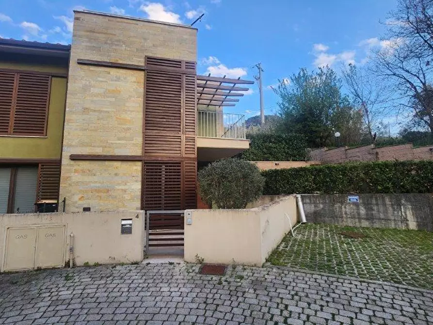 Immagine 54 di Villetta a schiera in vendita  a Vicopisano