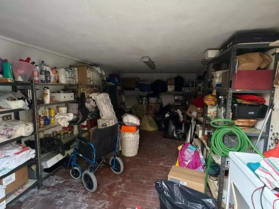 Immagine 11 di Appartamento in vendita  a Carrara