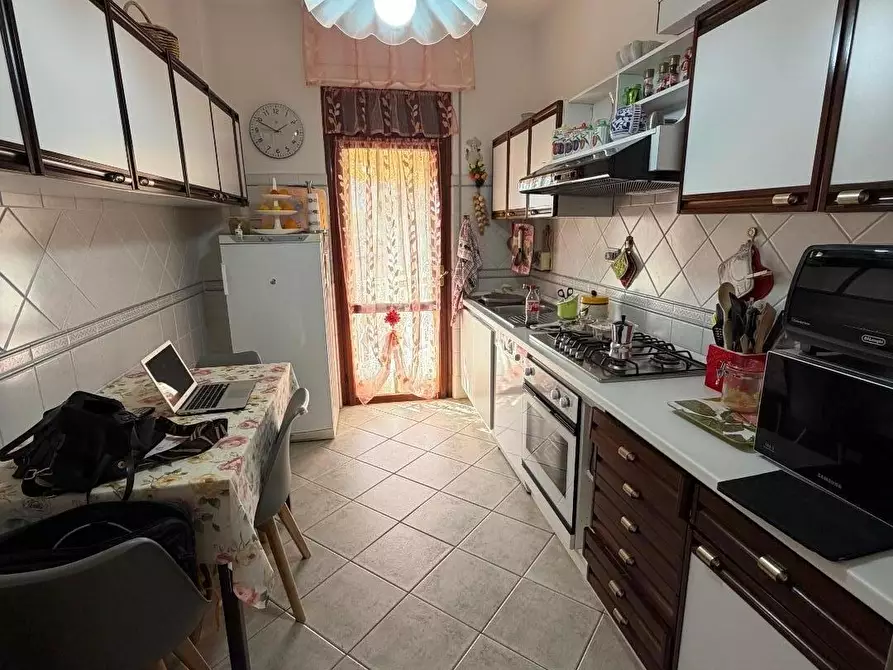 Immagine 1 di Appartamento in vendita  a Carrara