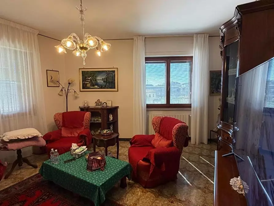 Immagine 2 di Appartamento in vendita  a Carrara