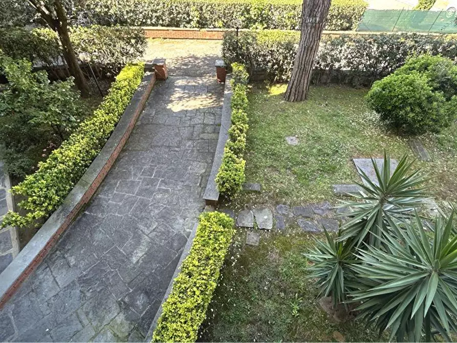 Immagine 14 di Appartamento in vendita  a Massa