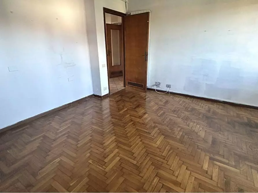 Immagine 10 di Appartamento in vendita  a Massa