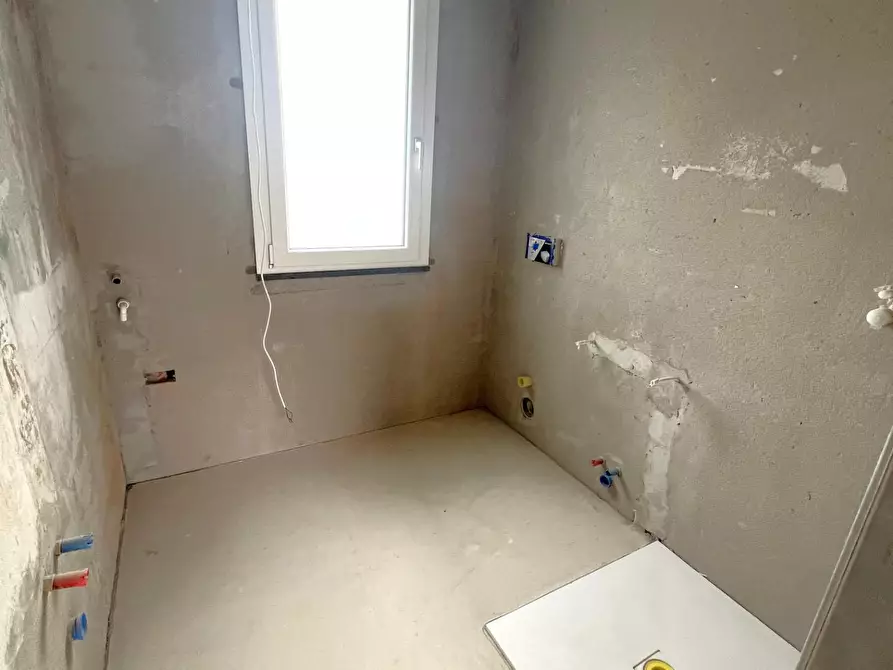 Immagine 10 di Villa in vendita  a Cascina